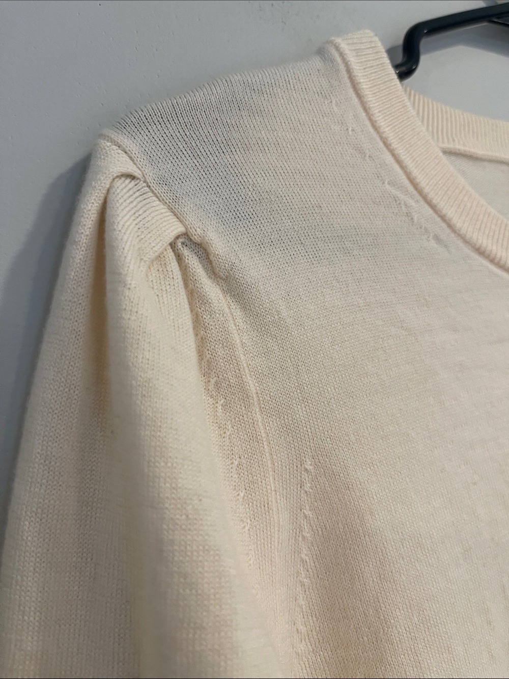 Banana Republic 100% Merino Wool Cream, Puff Sleeve Crewneck Sweater Size Large - Picture 3 of 6